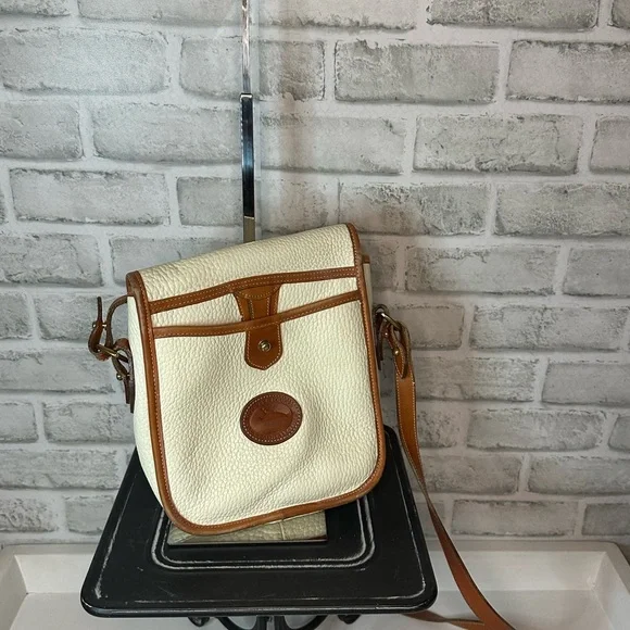 (39) Vintage Dooney & Bourke Cream and Brown Crossbody Bag - Picture 2 of 2